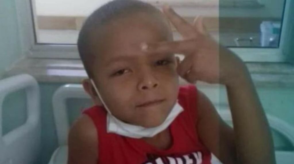 Família de Pio IX busca apoio para tratamento de criança com hidronefrose bilateral