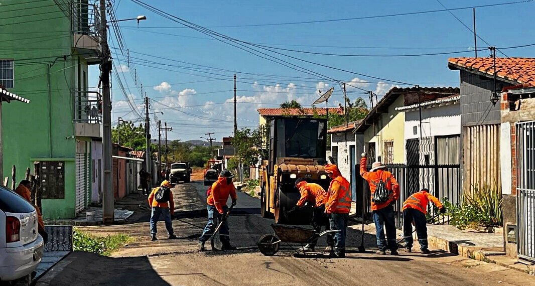 Governo do Piauí avança com obras de pavimentação no bairro Parque de Exposição, em Picos