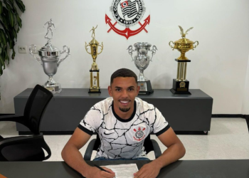 Jovem de Wall Ferraz assina contrato de dois anos com o Corinthians