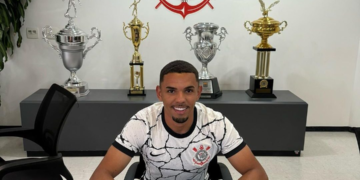 Jovem de Wall Ferraz assina contrato de dois anos com o Corinthians