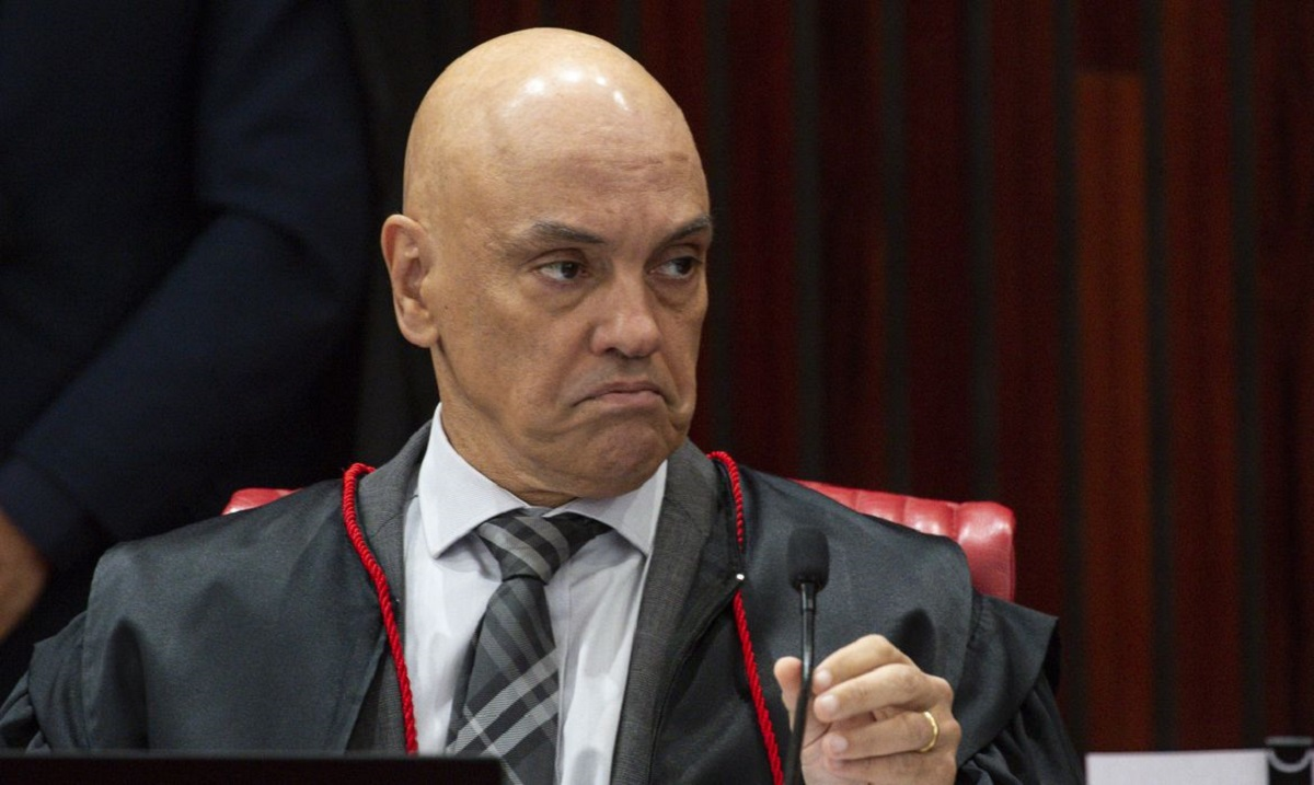 Moraes aplica multa de R$ 5 milhões por dia ao X e Starlink por descumprimento de ordens judiciais