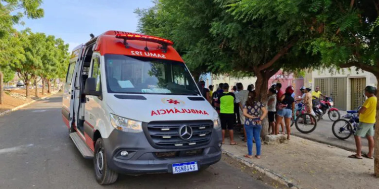 Homem é encontrado sem vida em praça no Bairro Junco, em Picos